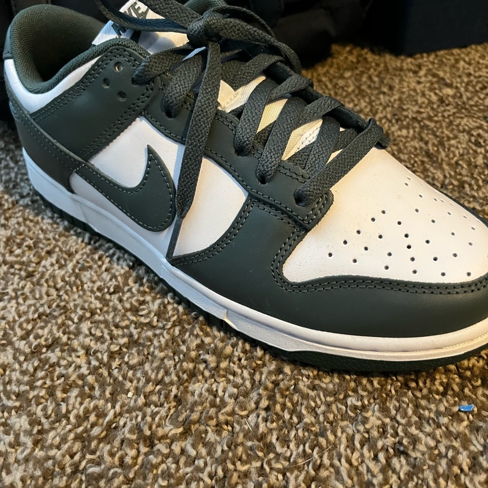 Nike Men's White and Dark Green Dunks